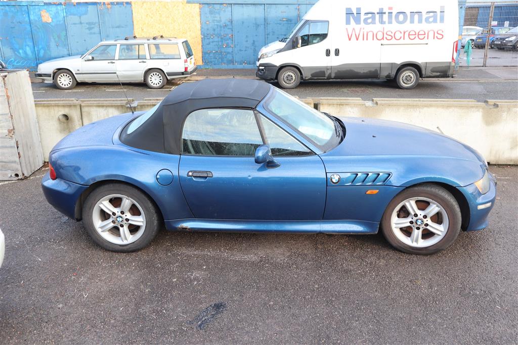 BMW Z3, registered Oct 2000, 187,950 miles, MOT expired 18.11.2020. To be sold without reserve, NO BUYERS PREMIUM